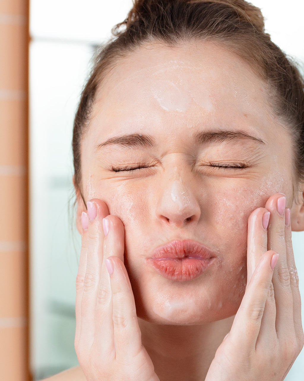 CUIDADOS PELE ACNEICA EM TRATAMENTO COM MEDICAMENTO (SEBIACLEAR)